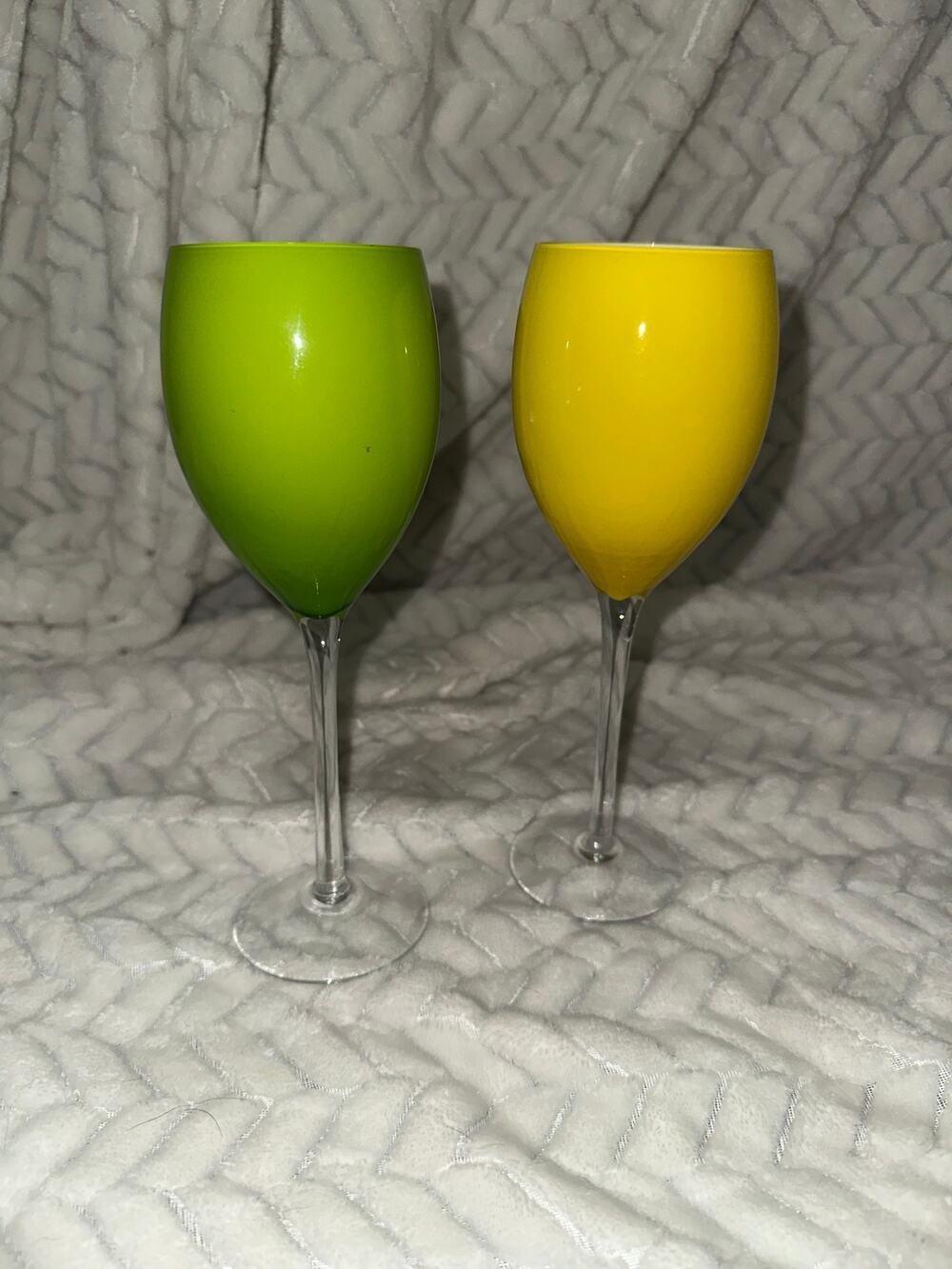 Set of 2 Colored Wine Glasses Green Yellow Stemware